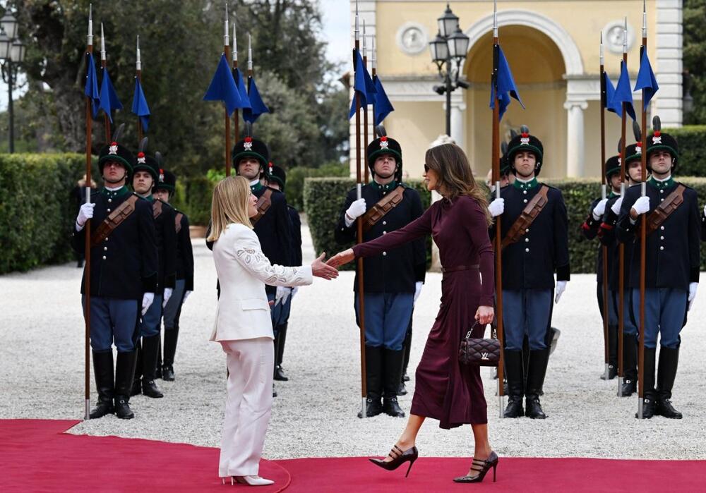 SVET ZABRINUT ZA ZDRAVLJE KRALJICE RANIJE 