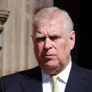 Kralj ne može da ga izbaci, a sam - neće otići: Kuća princa Endrua se raspada, a on "tera inat bratu" i princu Vilijamu