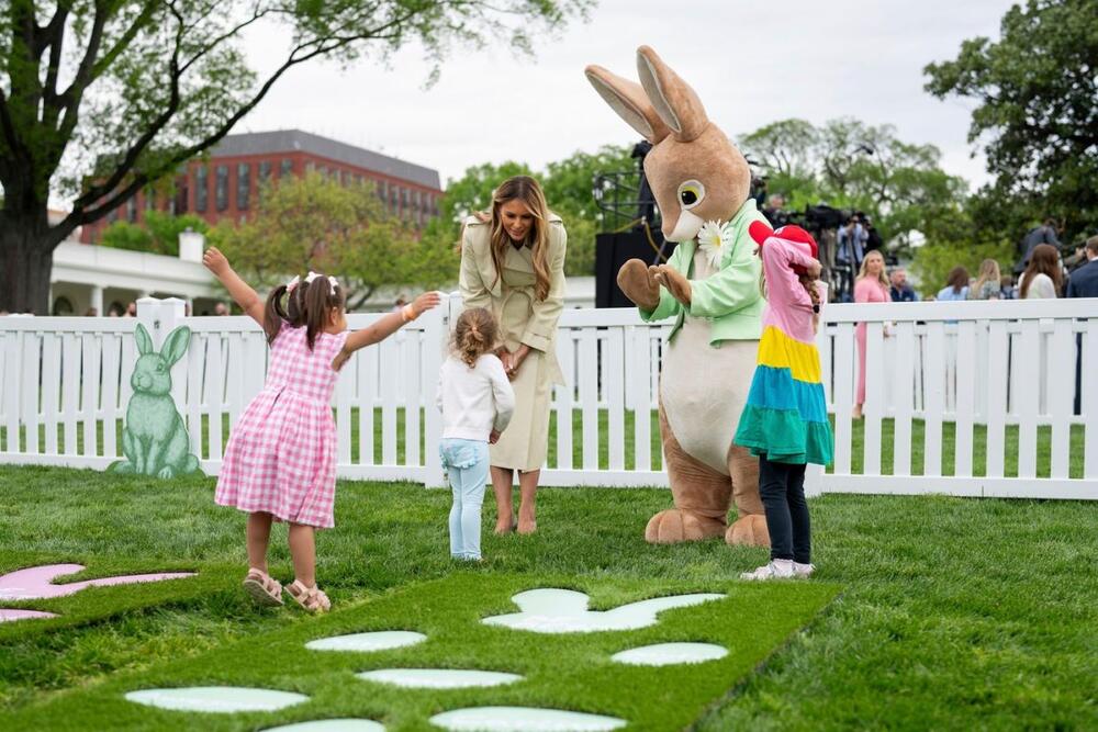 <p>Melanija sa razlogom slovi za najbolje odevenu prvu damu svih vremena, a njen izbor prolećnih mantila pružiće vam pravu inspiraciju!</p>