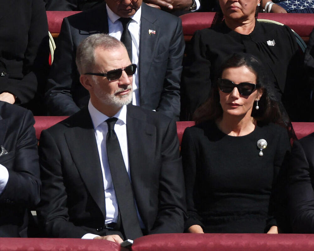 Kralj Felipe VI i kraljica Leticija od Španije na sahrani pape Franje