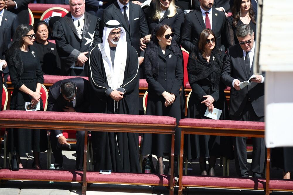Bračni par Milanović je na sahrani pape Franje sedeo pored danske kraljice Meri i u blizini španskog kralja i kraljice Felipea VI i Leticije