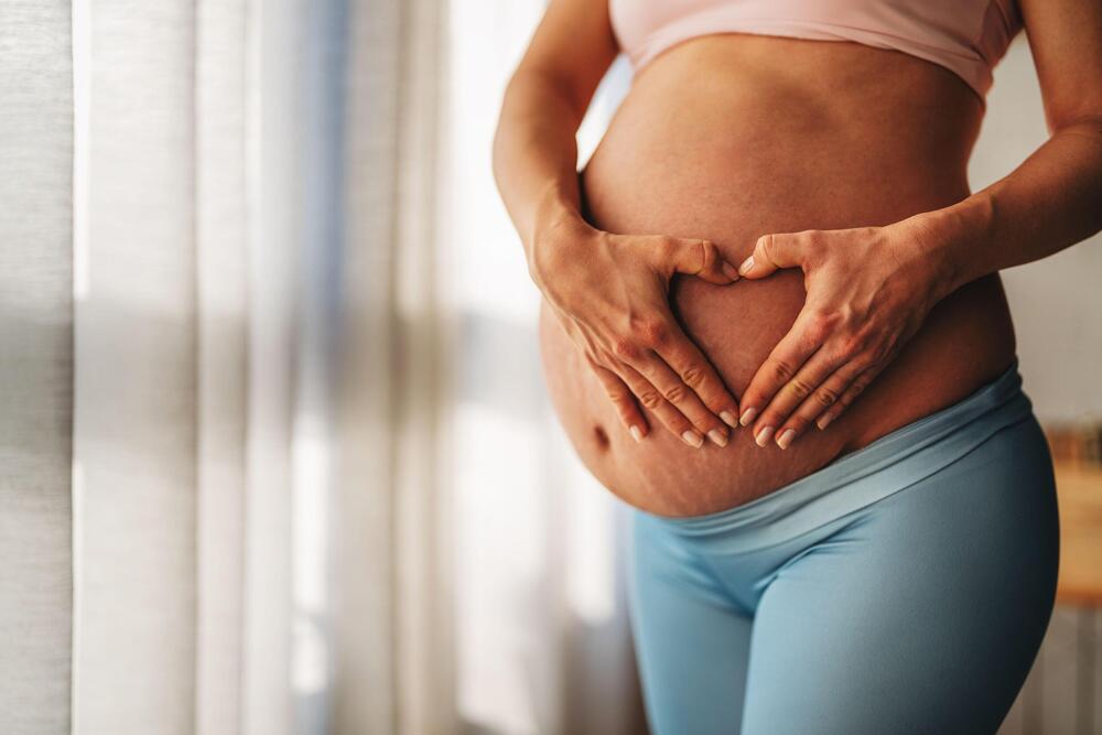 Strije se često pojavljuju u trudnoći u predelu stomaka, leđa i kukova