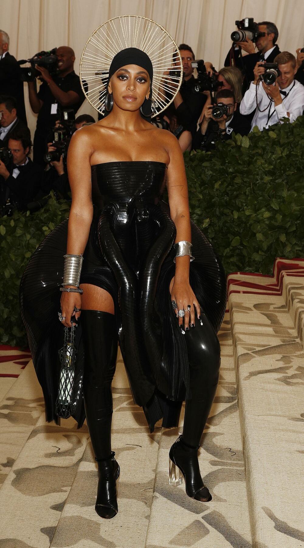 Solanž u haljini <i> Iris van Herpen </i> 2018. godine