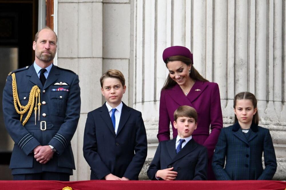 PRINC DŽORDŽ OZBILJNO SHVATA SVOJU KRALJEVSKU ULOGU, ALI JE LUI TU DA SVE ZABAVI I NASMEJE 