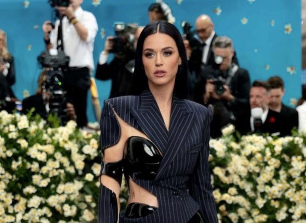 Lažna fotografija Keti Peri na Met gali 