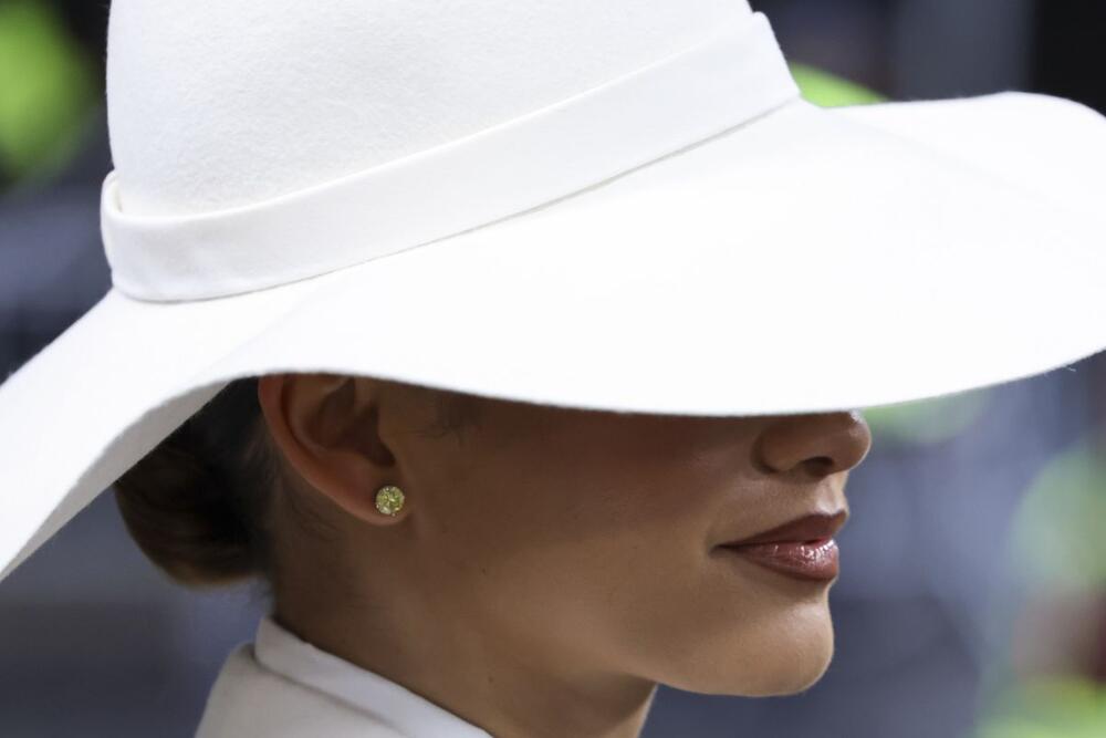 Glumica oduševila u belom svilenom kompletu na Met gali 