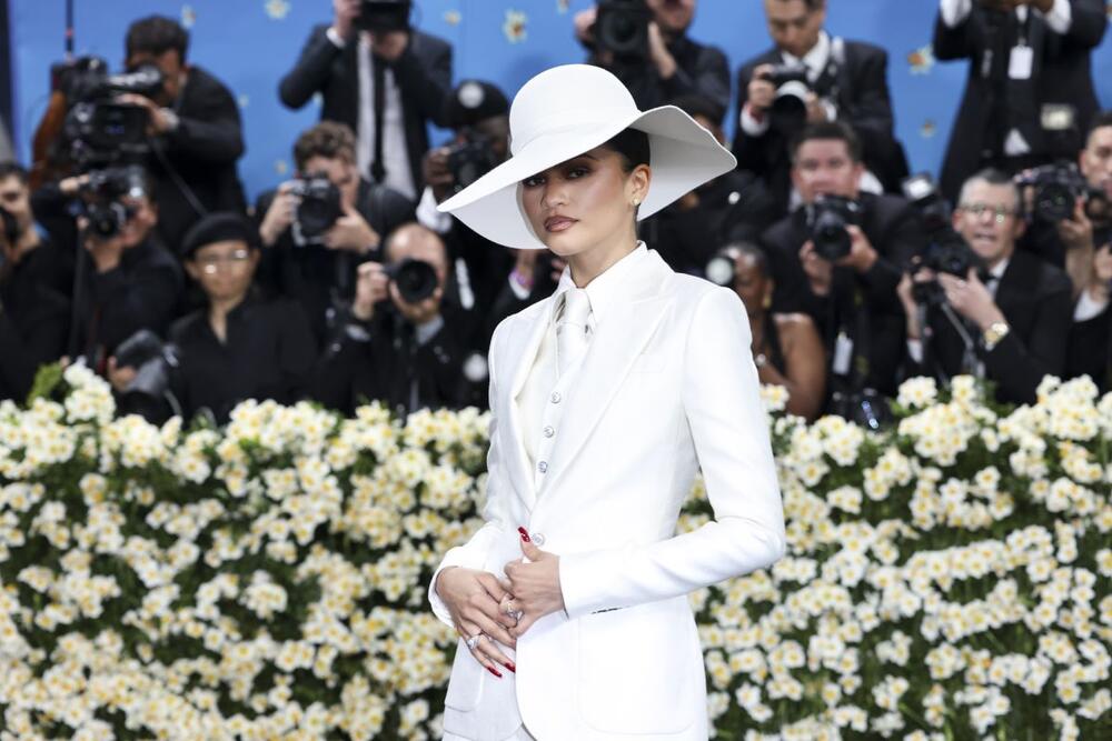 <p>Njen izgled na Met gali je bio inspirisan čuvenim izdanjem nekadašnje glumice sa venčanja.</p>