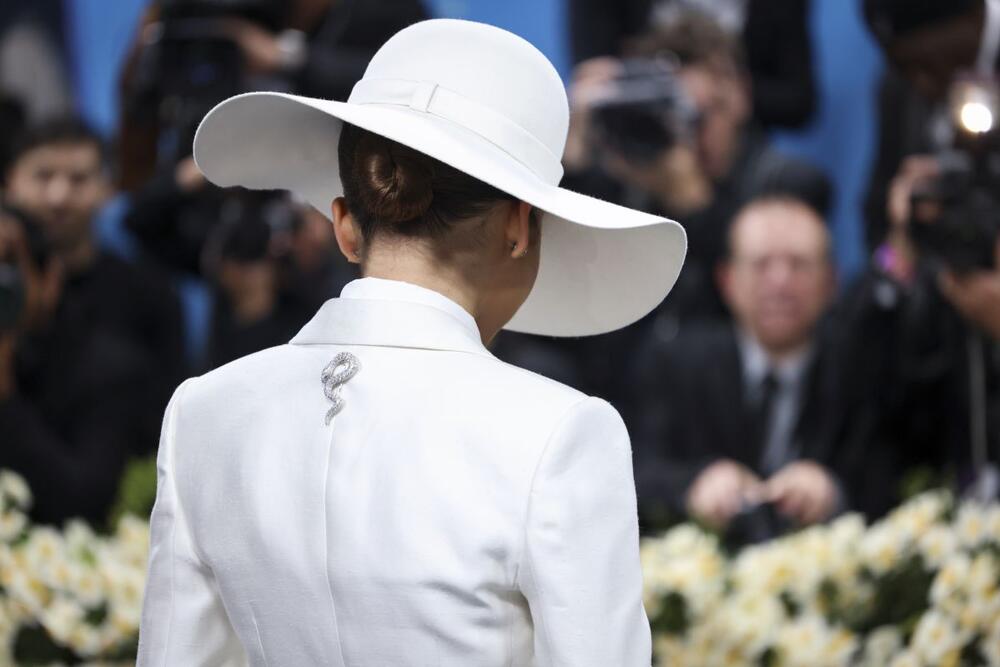 <p>Njen izgled na Met gali je bio inspirisan čuvenim izdanjem nekadašnje glumice sa venčanja.</p>