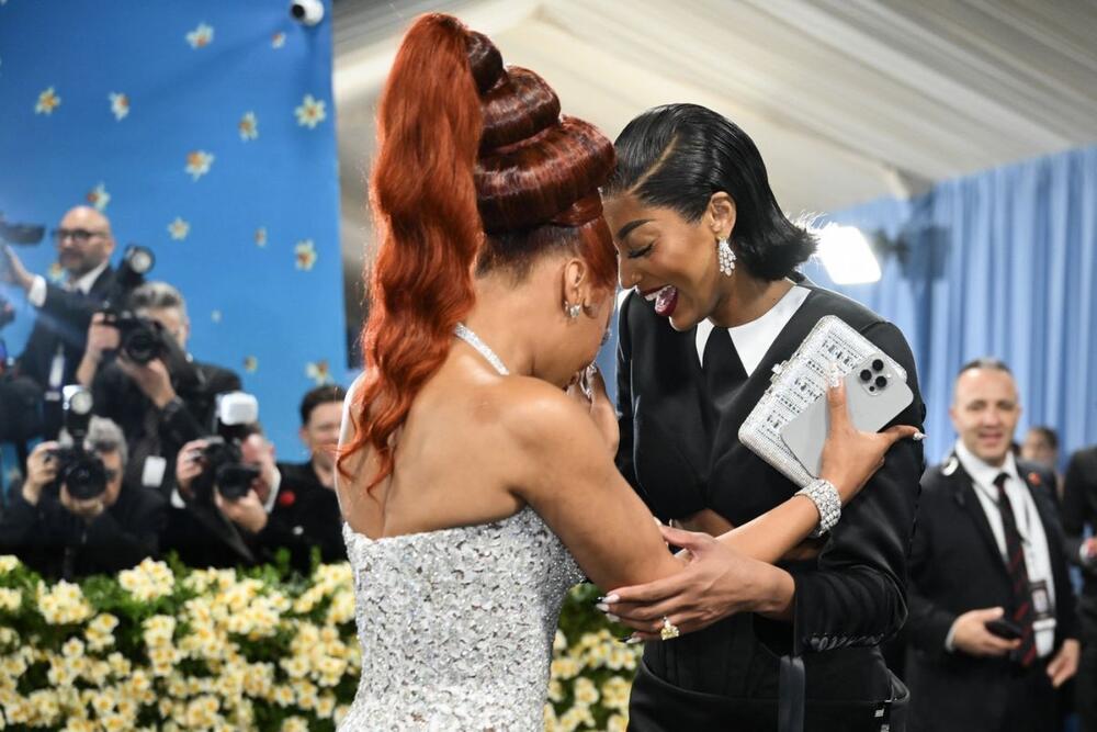 Reperka Megan di Stalion i košarkašica Endžel Riz na Met gali 2025. godine