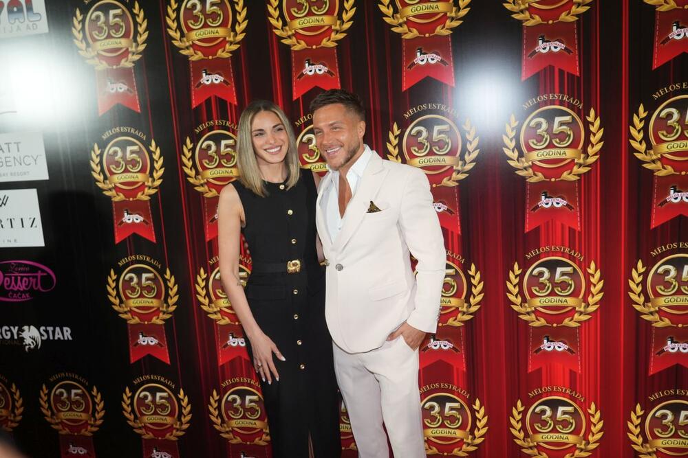 <p>Retko ih viđamo u javnosti, a sinoć su oduševili svojim izgledom.</p>