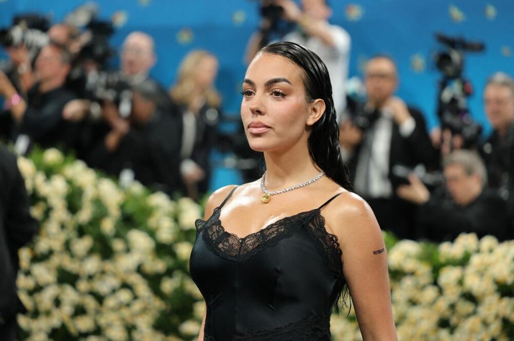 ŠUŠKA SE DA JE GEORGINA OPET TRUDNA 