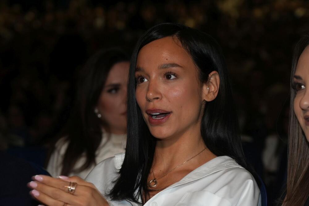 <p>Pevačica Edita Aradinović ponovo oduševila svojom modnom kombinacijom.</p>