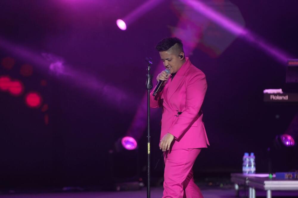 <p>Pevačica Marija Šerifović pojavila se sinoć na koncertu u neočekivanom modnom izdanju i pobrala sve simpatije.</p>