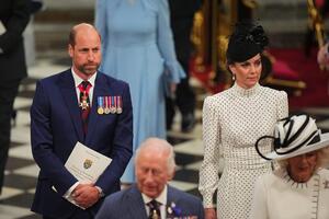 U decembru narcisi i jarko zelena trava? Nikada viđena fotografija Kejt Midlton i njene dece izazvala polemiku