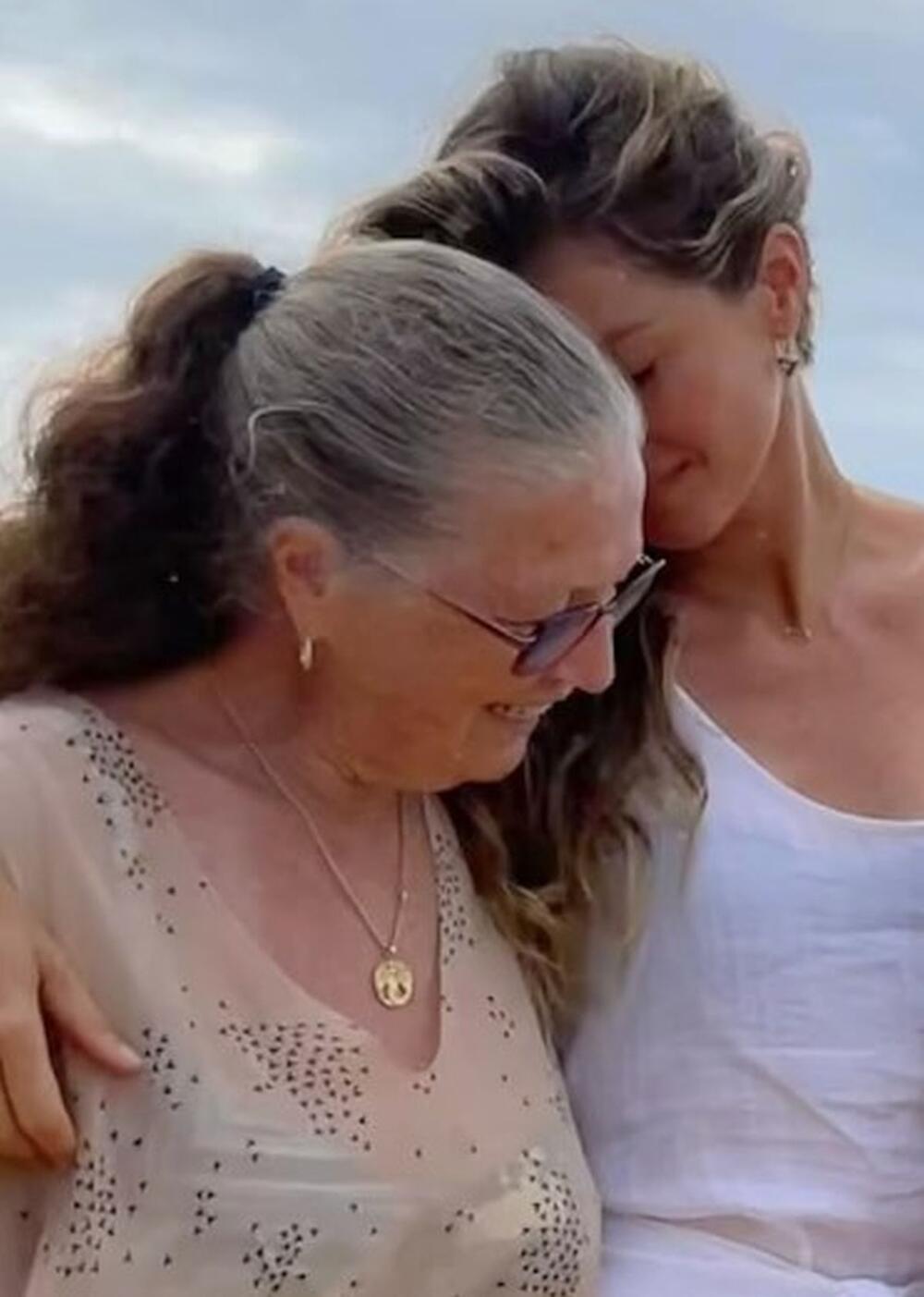 Vanija Bundšen, Žizelina majka