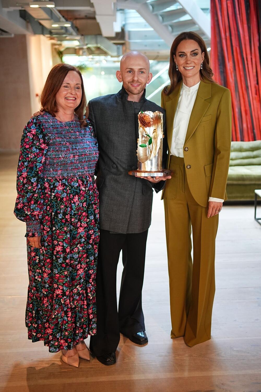 KEJT GODINAMA NOSI KOMADE VIKTORIJE BEKAM, A OVO ODELO JE PUN POGODAK 