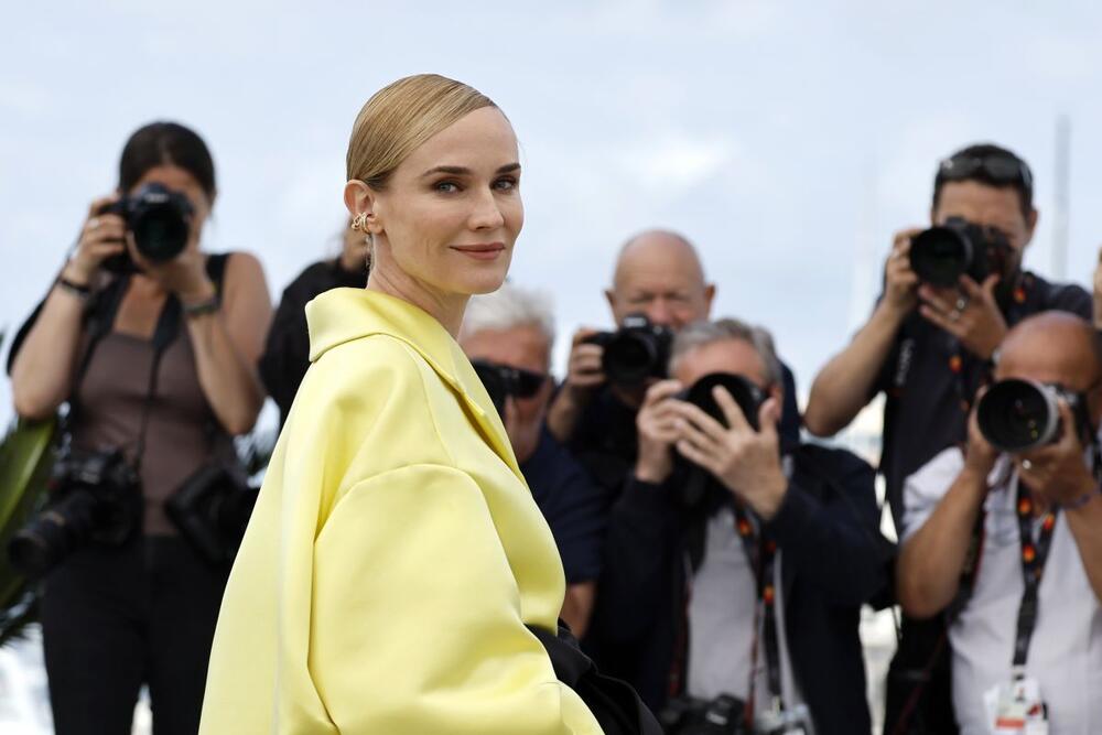 Dajen Kriger u Givenchy sako-haljini na Kanskom festivalu