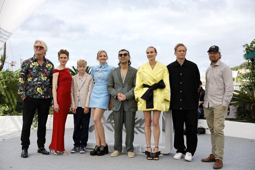 Dajen Kriger u Givenchy sako-haljini na Kanskom festivalu