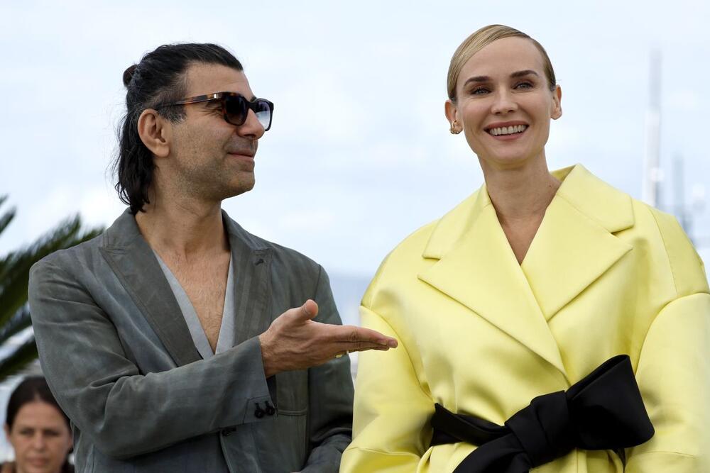 Dajen Kriger u Givenchy sako-haljini na Kanskom festivalu