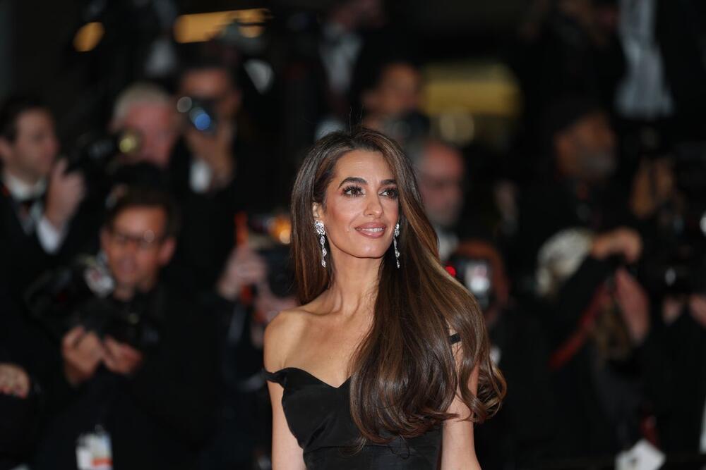 Kanski festival 2025: Amal Kluni u Dior haljini iz ere Džona Galijana