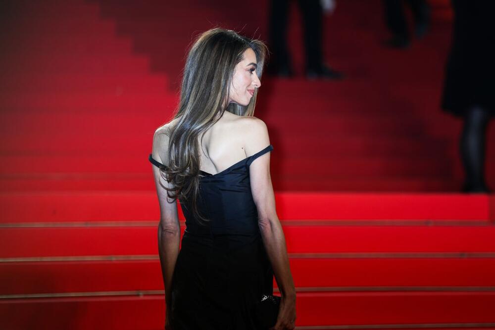 Kanski festival 2025: Amal Kluni u Dior haljini iz ere Džona Galijana