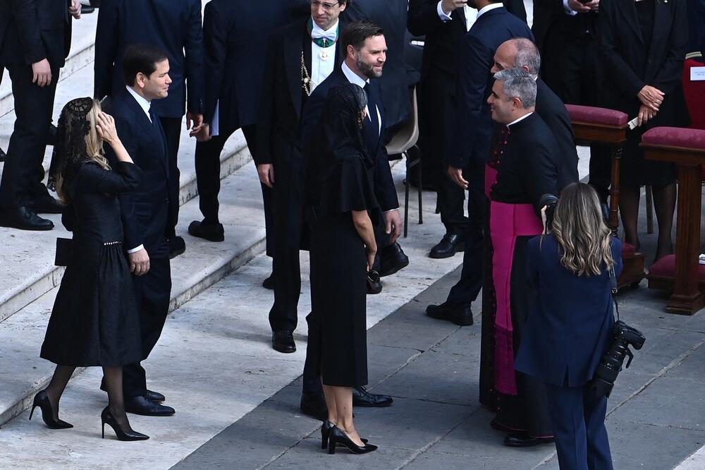 Džej-Di i Uša Vens na ustoličenju pape Lava XIV