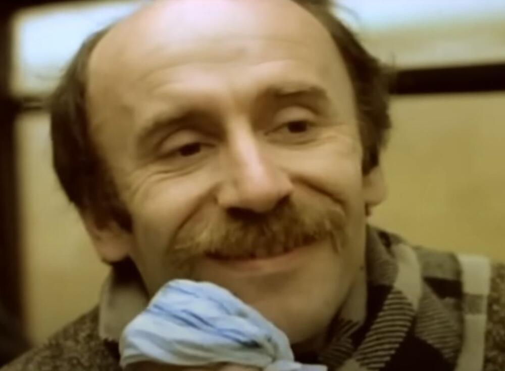 Boro Stjepanović kao Ćelavi u filmu 'Ko to tamo peva' (1980)