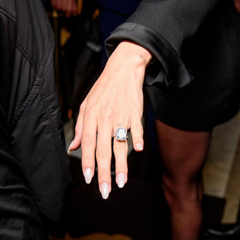 Hejli Biber, Nokti, Manikir