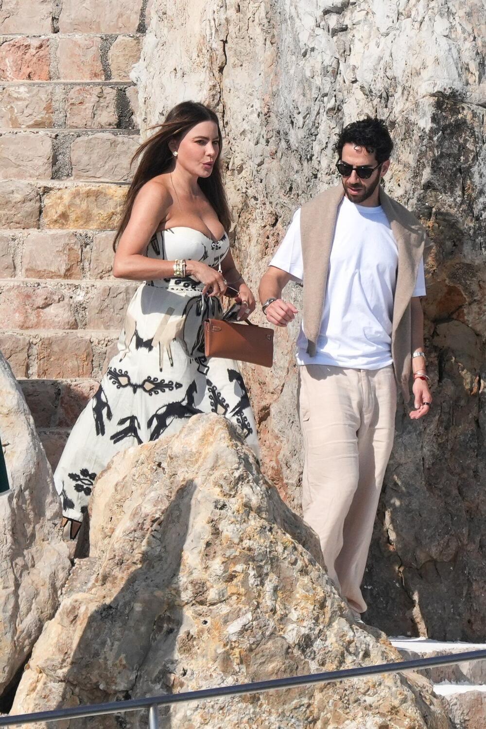 SOFIJA POKAZALA NOVOG DEČKA U KANU 