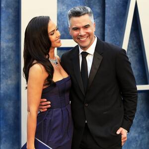 20 godina je mlađa od njegove bivše: Poznati glumac nakon razvoda uslikan s glumicom koja može "ćerka da mu bude"