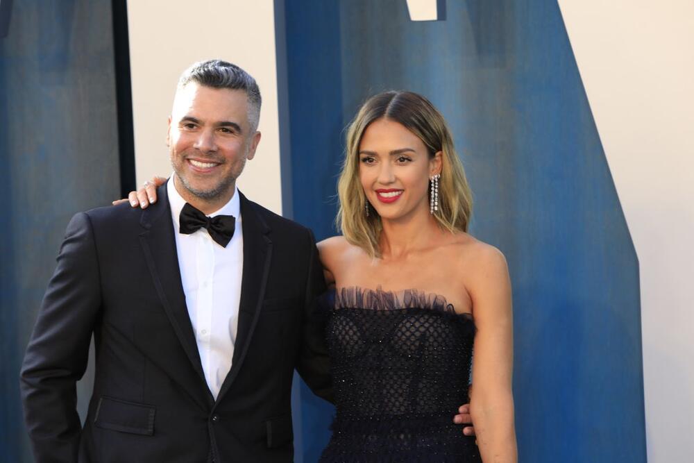 Džesika Alba i Keš Voren bili su zajedno od 2004,  a venčali su se 2008. godine