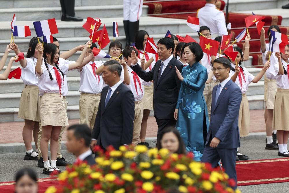 Emanuel i Brižit Makron u Vijetnamu