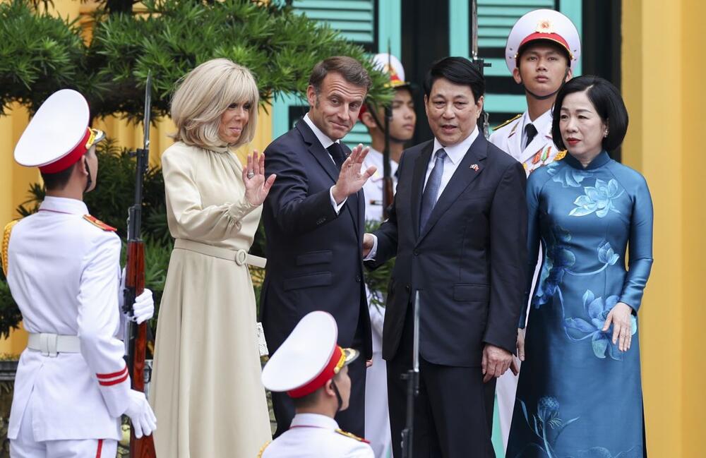 Emanuel i Brižit Makron u Vijetnamu