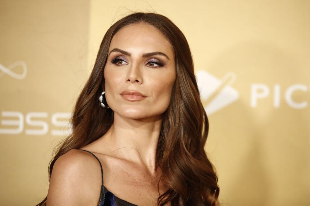 NIna Seničar na crvenom tepihu