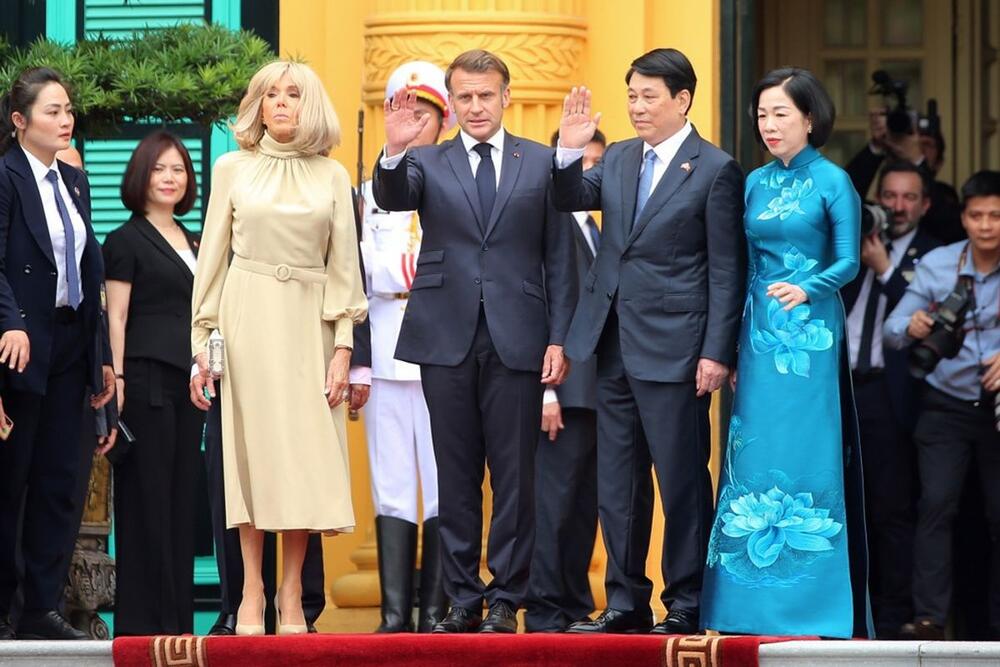 Brižit Makron nosi visoke štikle u svakoj prilici