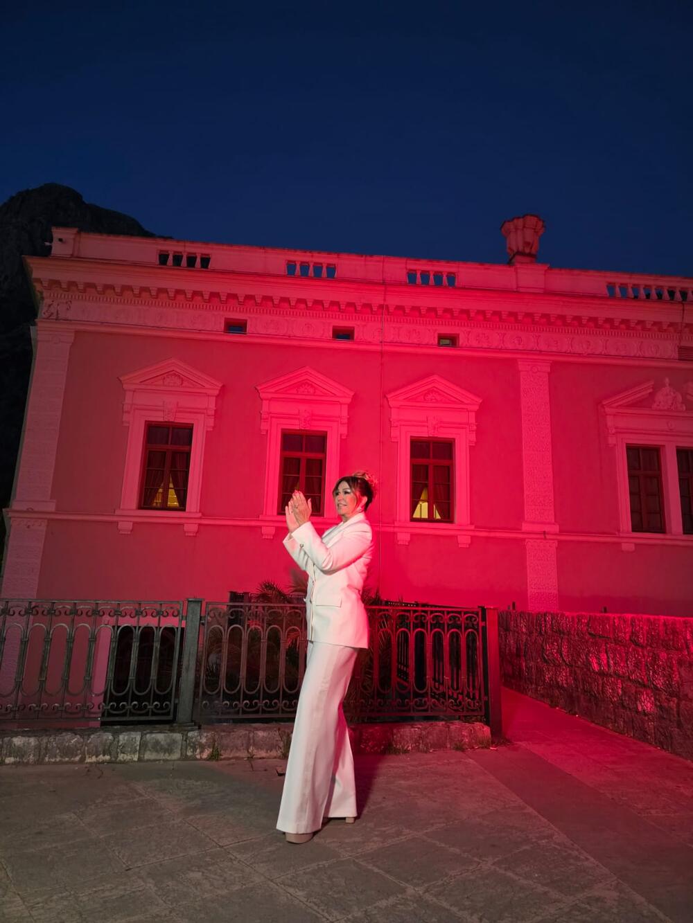 <p>Novi letnji hit “Ko to tamo pjeva” premijerno 29.05. U 12h na Nedinom “You tube” kanalu.</p>