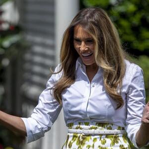 Sako koji poručuje &ndash; ova žena zna šta radi! Melanija i kraljica Leticija stavile pečat na trend koji neće skoro nestati