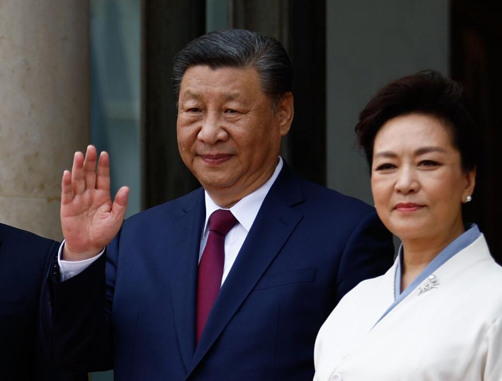 Si Đinping sa suprugom Peng Lijuan u Parizu