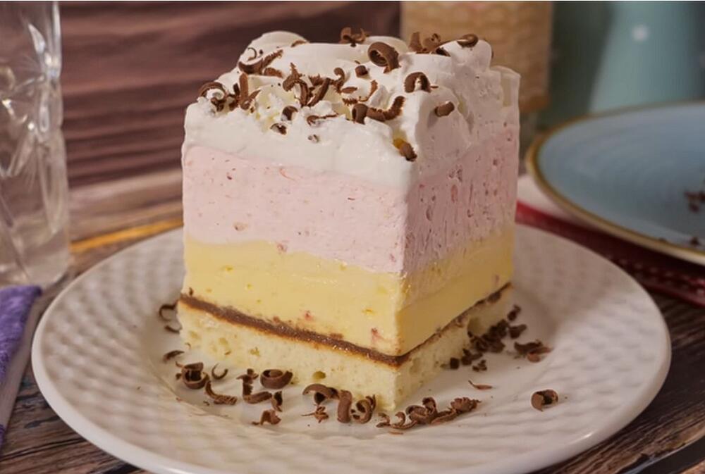 Kapri kocke s jagodama i pudingom od vanile i jagode