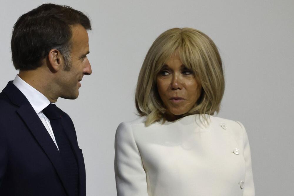 BRIŽIT MAKRON OTIŠLA NA ODMOR BEZ EMANUELA 