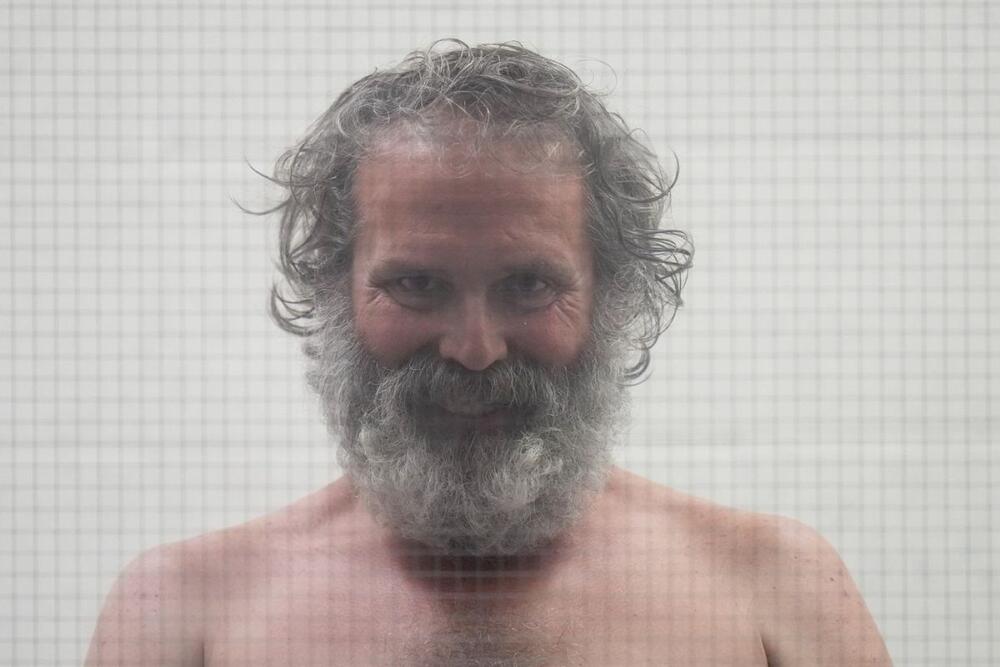 Džimi Vejn je pozirao sa jezivim osmehom na sudu