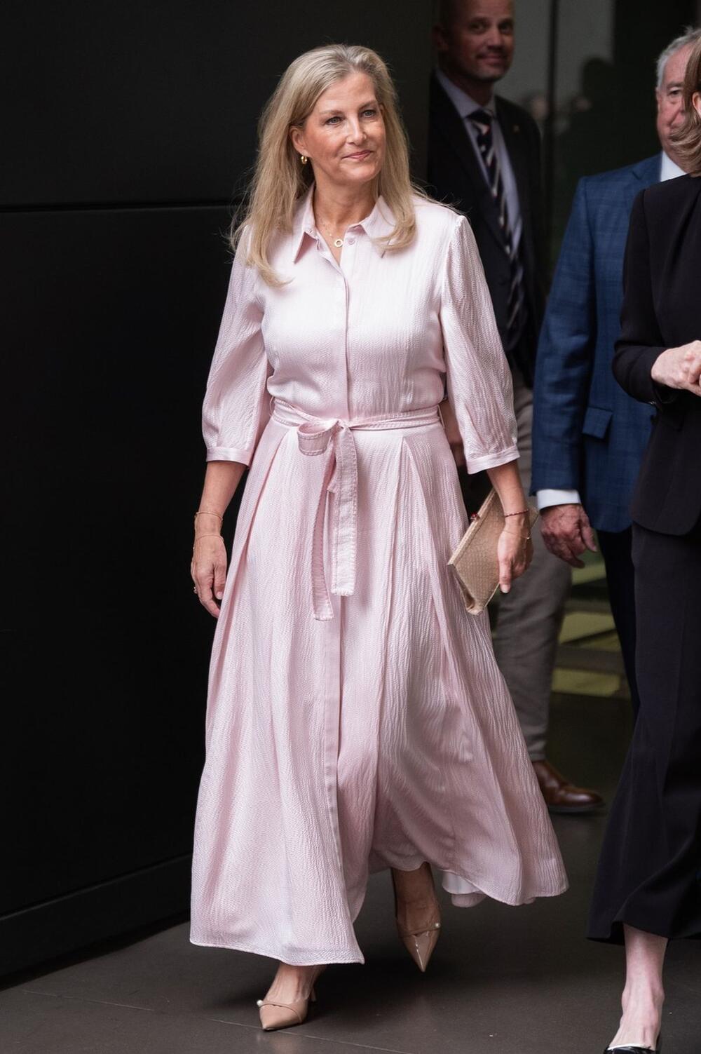 <p>Vojvotkinja od Edinburga pojavila se u efektnoj drapiranoj haljini i oduševila svojim modnim izdanje.</p>