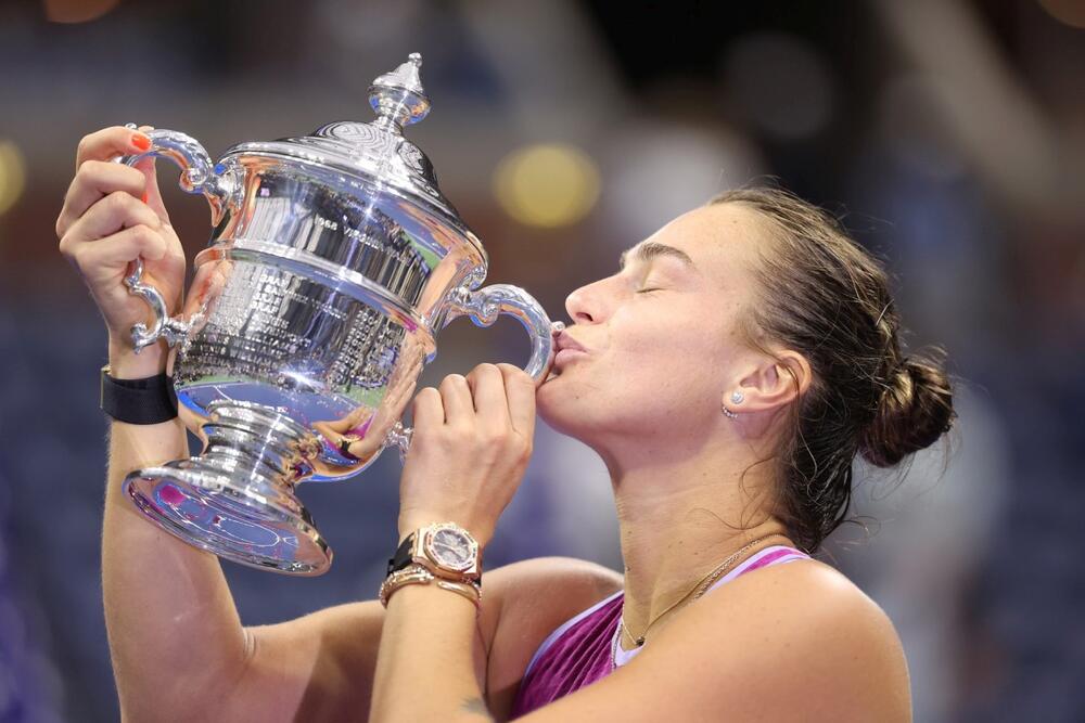 ARINA LJUBI ZGODNOG PREDUZETNIKA I SREĆNA JE KAO NIKADA 