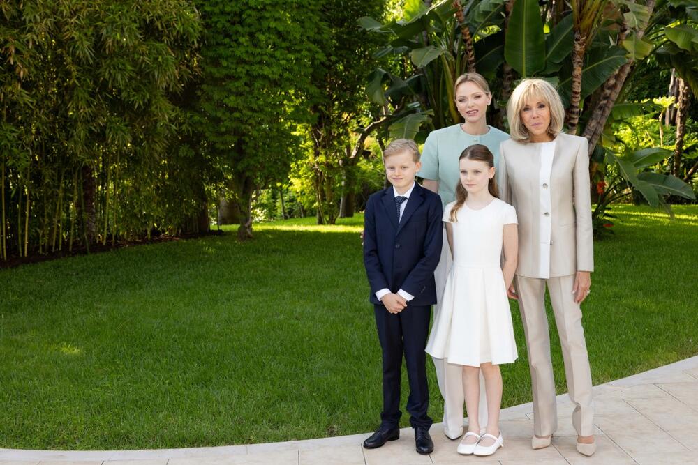 DECA PRINCEZA ŠARLIN OPČINILA BRIŽIT MAKRON 