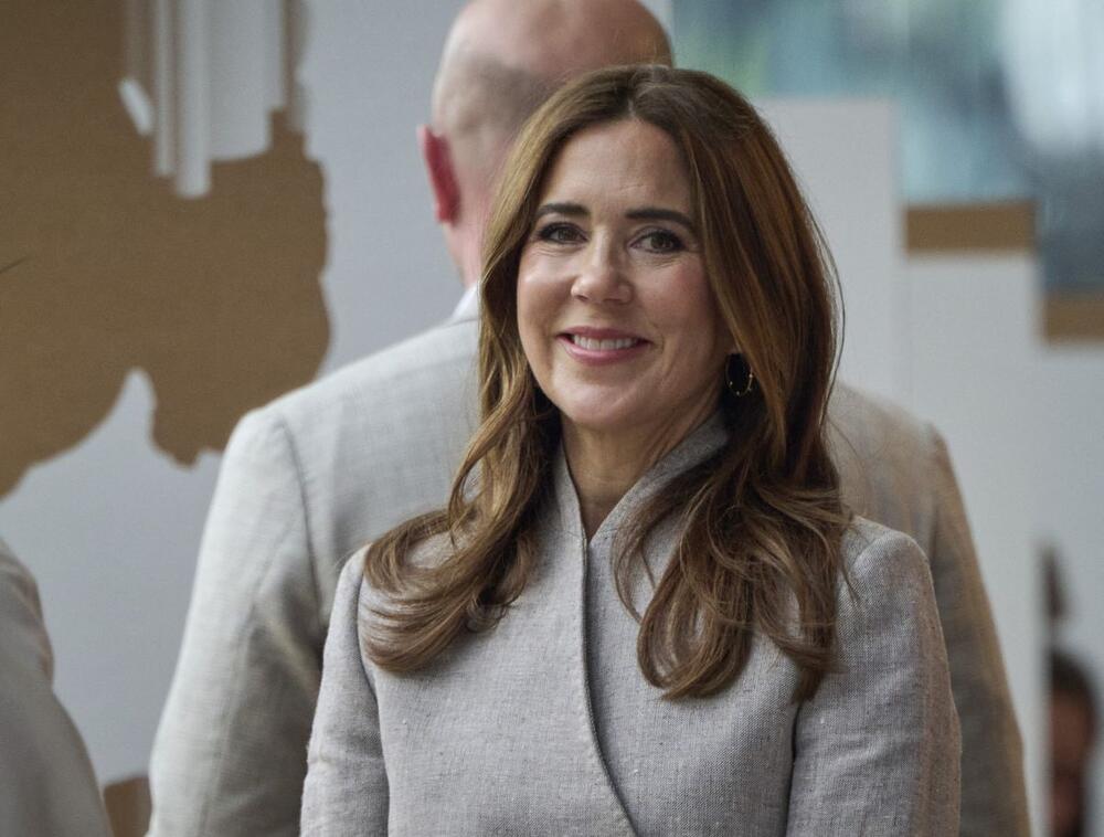 Kraljica Meri pojavila se u kompletu koji je već nosila, ali ovog puta nije naišla na pozitivne kritike