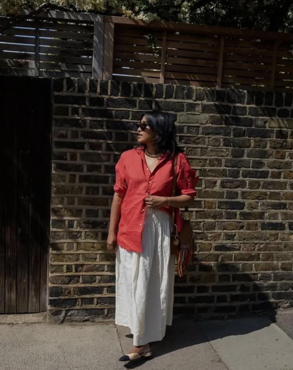 Lanena košulja u jarkoj boji + lanena + bela suknja