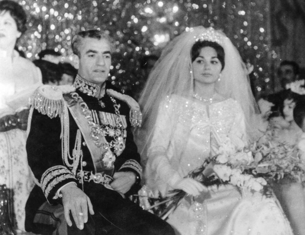 Šah Mohamed Reza Pahlavi na svom trećem venčanju, s Farom Dibom
