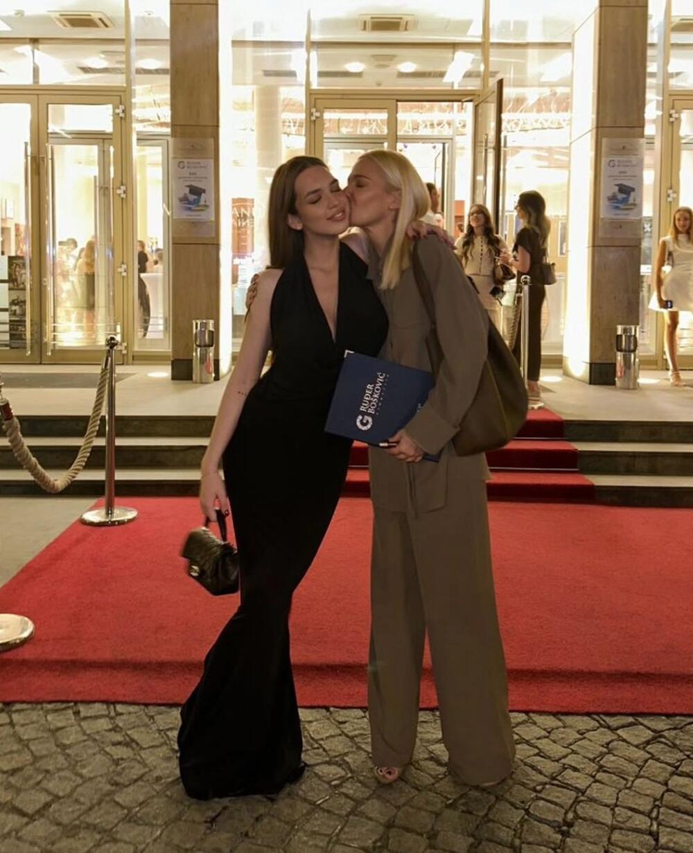 Hana Ikodinović i Nataša Bekvalac 