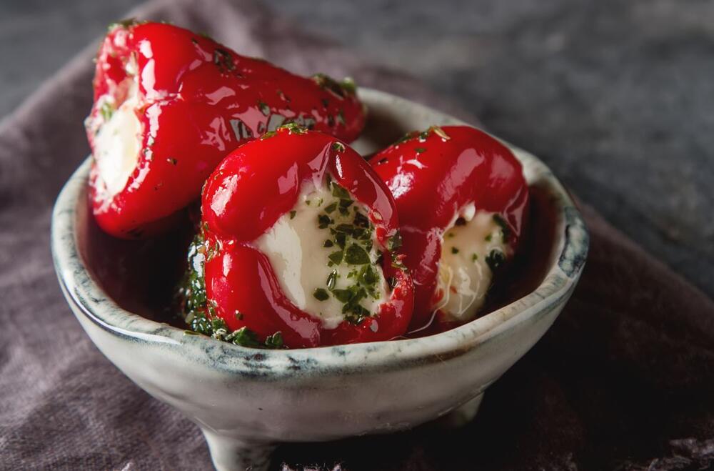 Paprike iz rerne, punjene sirom, jajima i grizom