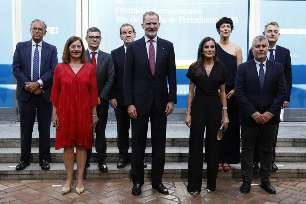 <p>Ne volite da nosite haljine i suknje, a želite da izgledate atraktivno i elegantno u svakoj prilici? Španska kraljica ima ideju za vas.</p>